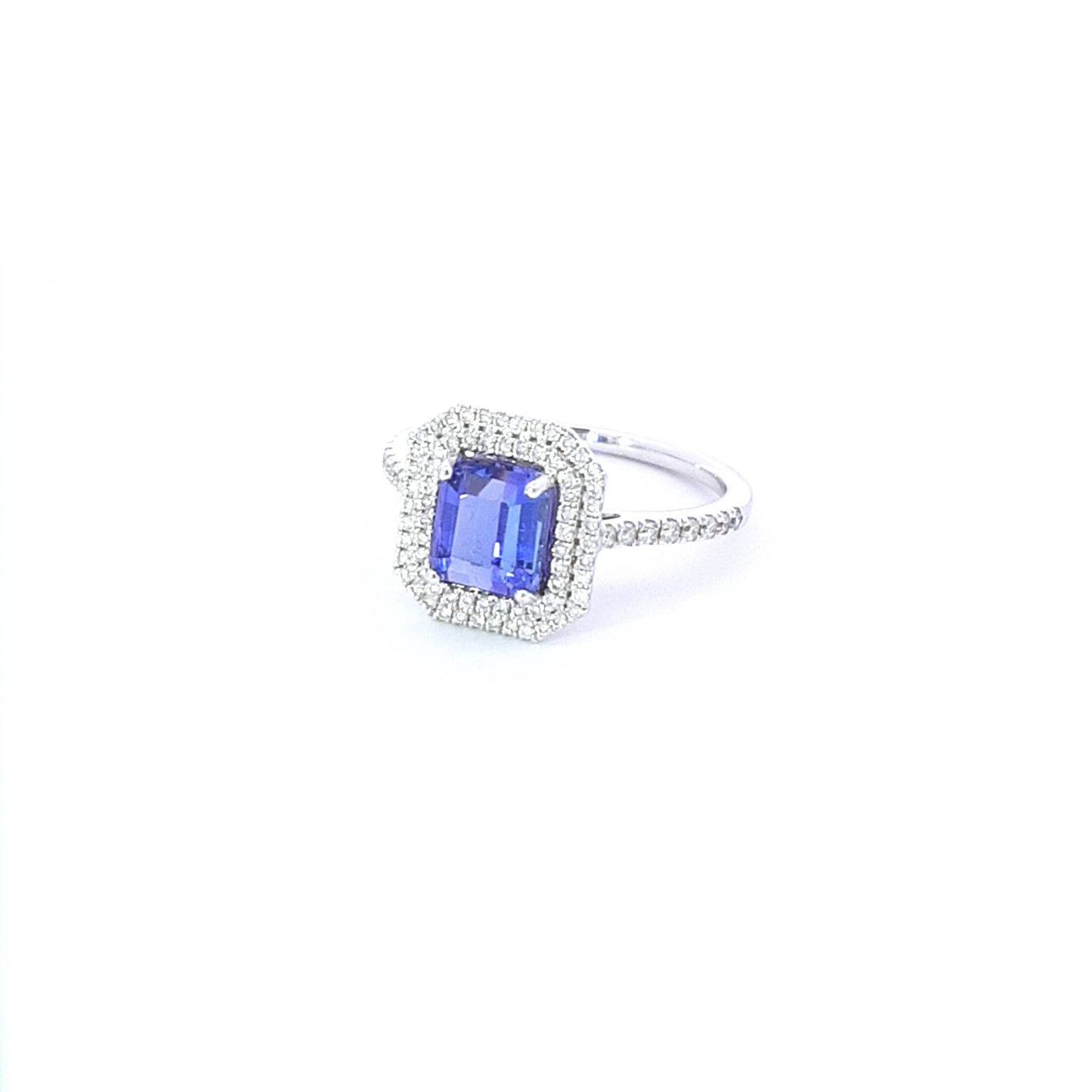 Ring with tanzanite 1.96 ct and diamonds