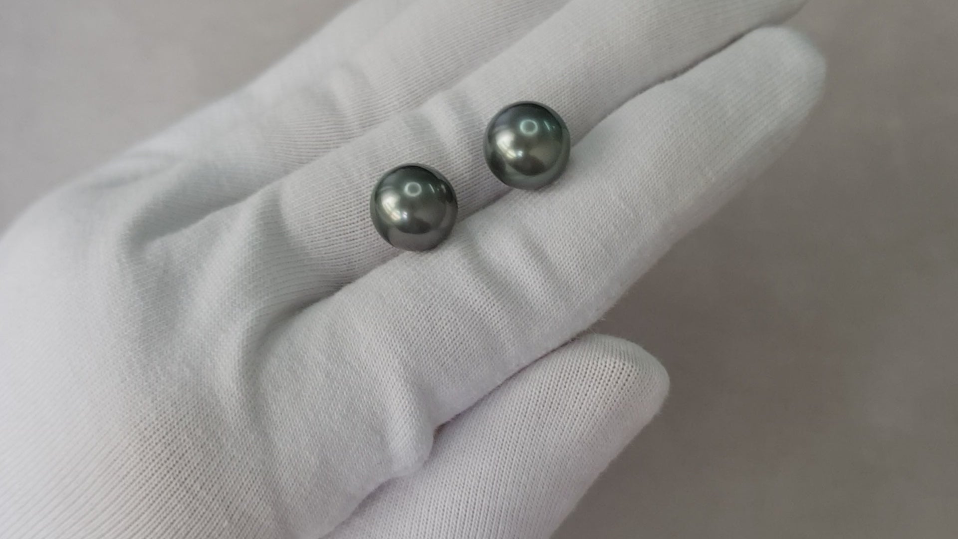 Tahiti Pearl Earrings Studs