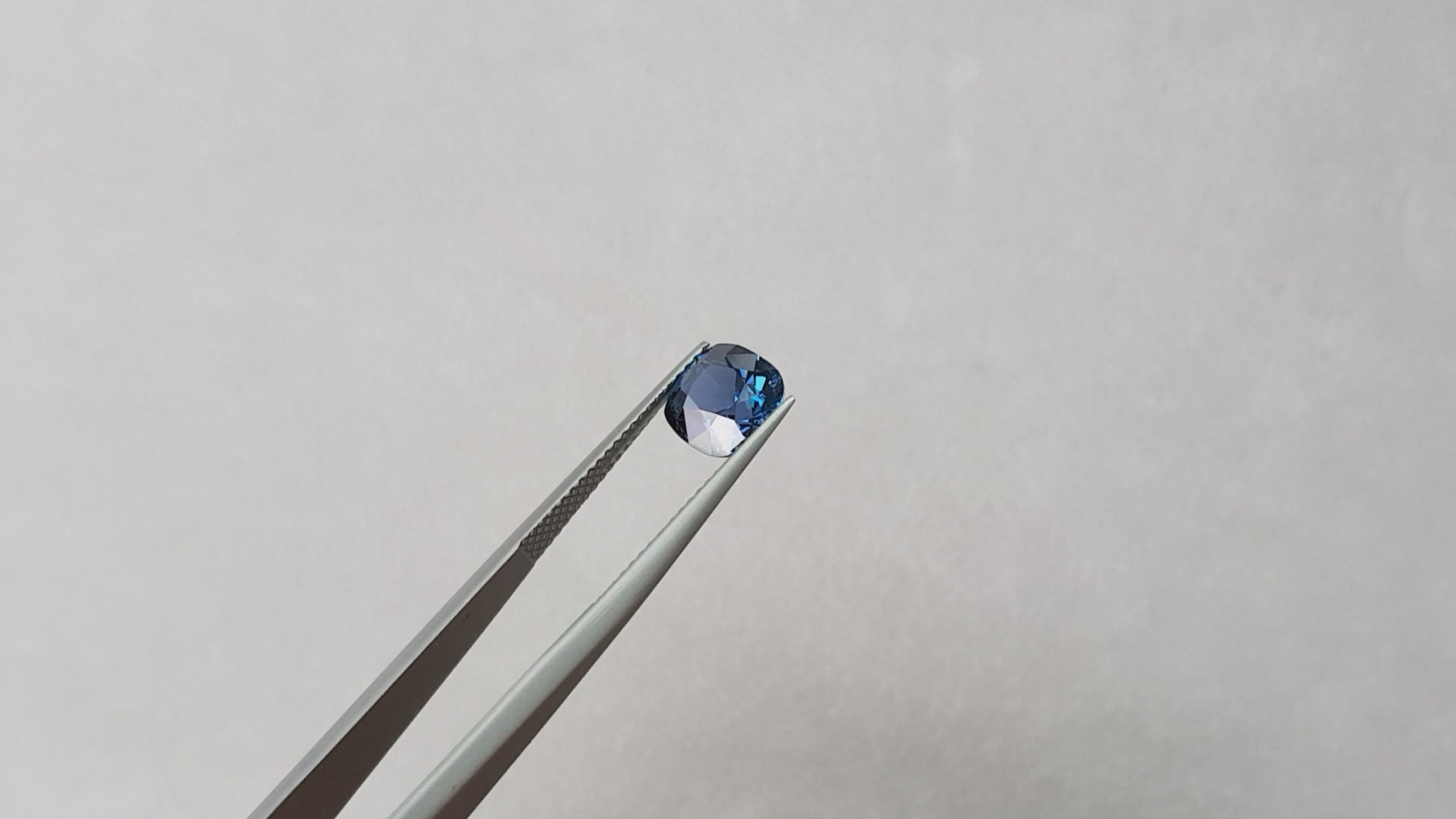 Cobalt Spinel, Vietnam