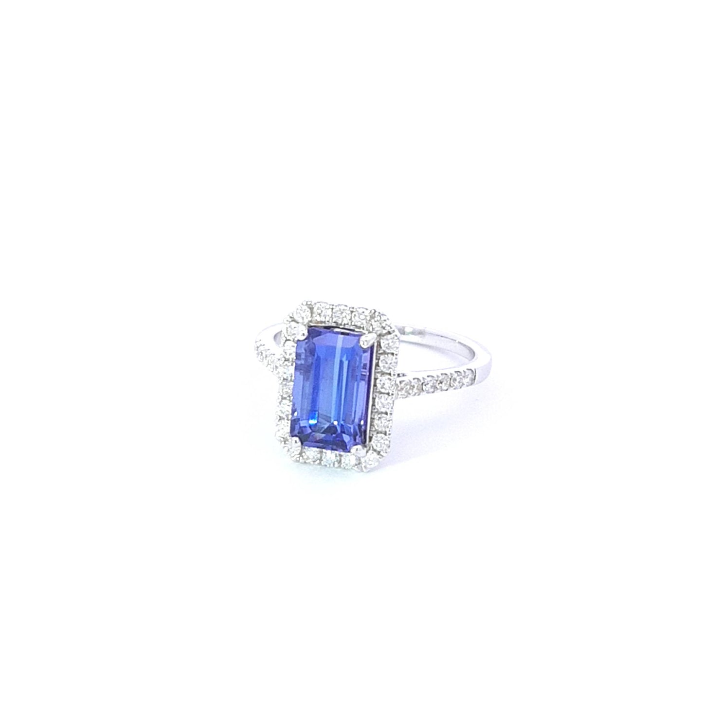 Ring with tanzanite 3.09 ct and diam