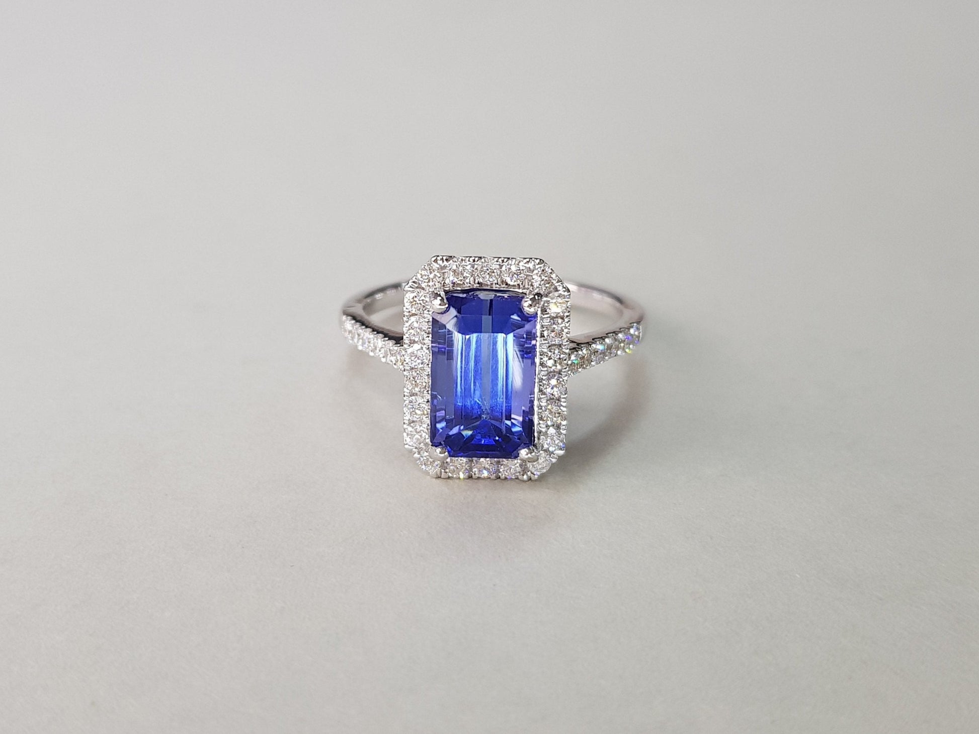 Tanzanite Diamond Ring 