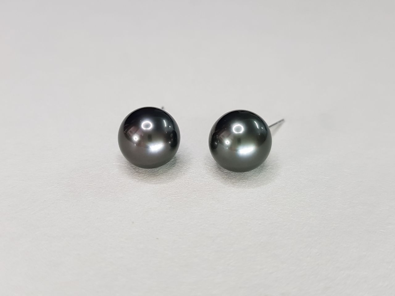 Studs with Tahitian Pearls 8.2 mm